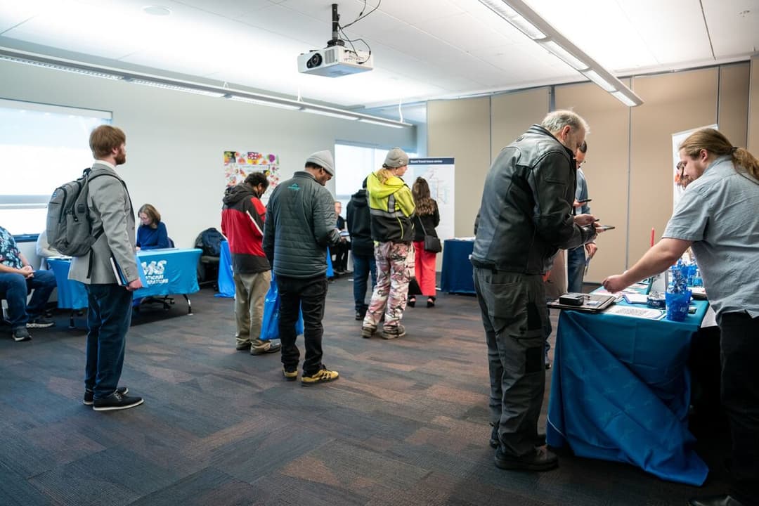 US Jobless Claims Drop by the Most Since November to 206,000 - Bloomberg.com