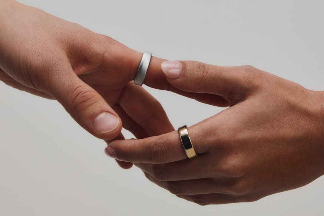 Oura Ring 5 Is 40% Smaller, Detects Hypertension and Sleep Apnea - Bloomberg