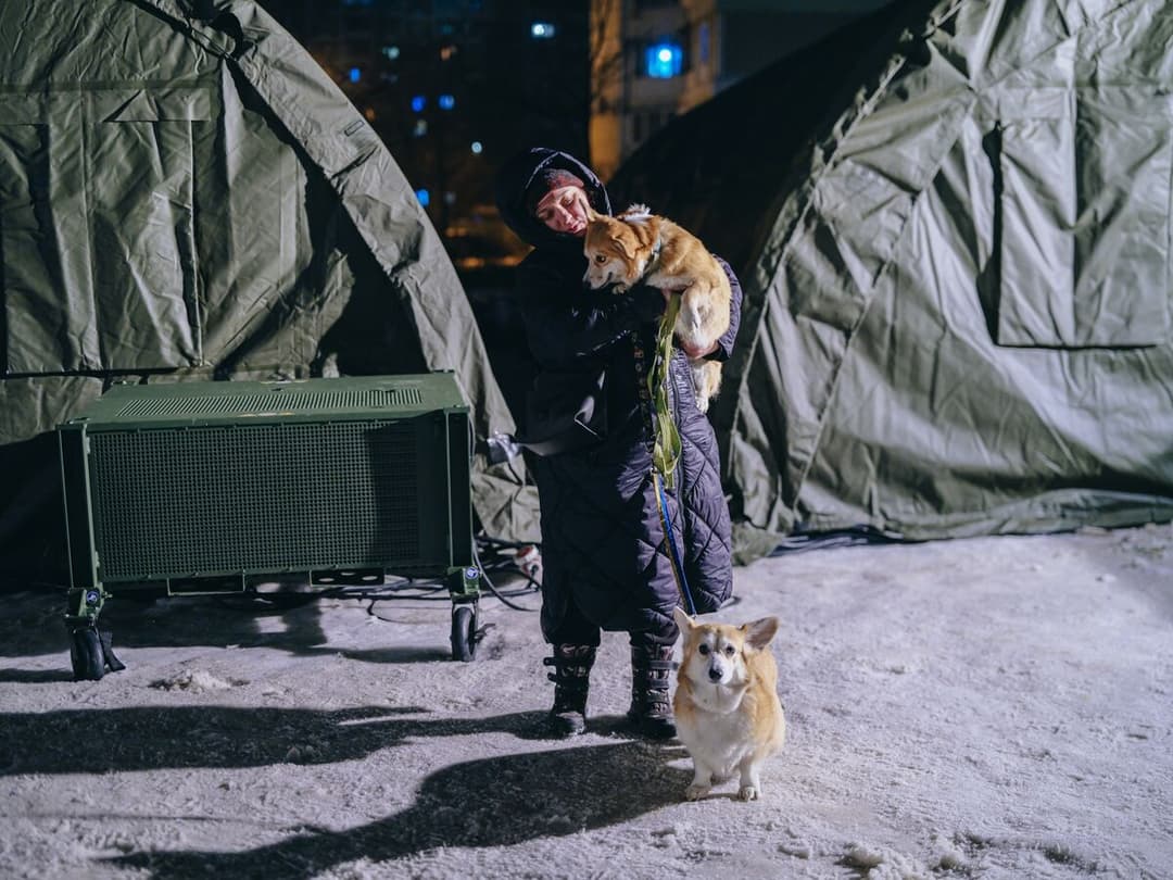 Ukrainians Defy Russia’s Attempts to Freeze Them Into Submission - Bloomberg.com