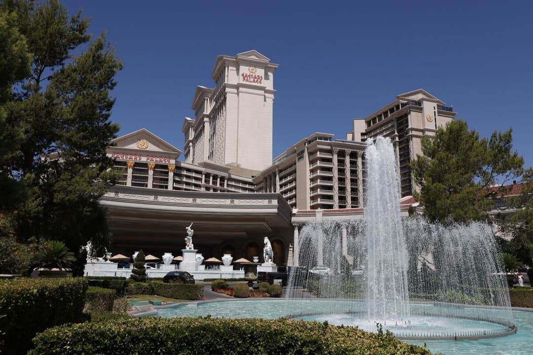 Caesars Entertainment Agrees to $5.7 Billion Fertitta Takeover - Bloomberg.com