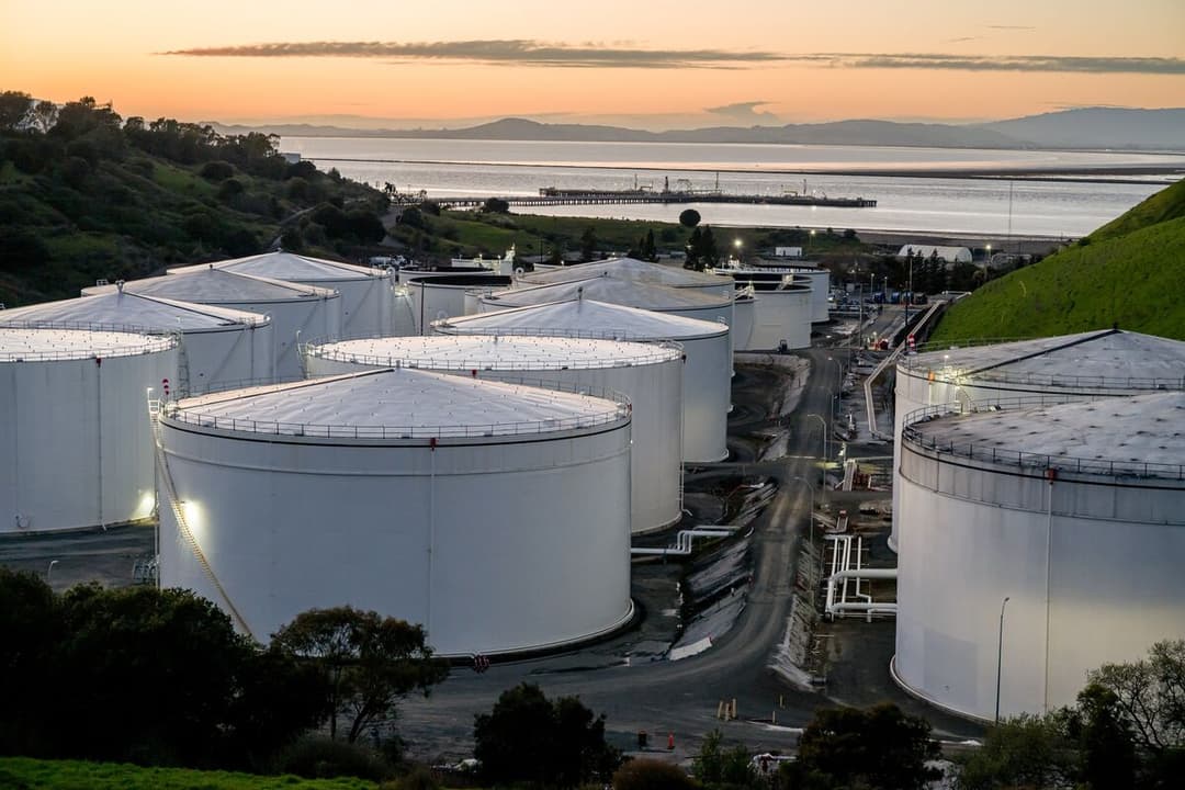 Traders Lift Bets on a Fed Hike This Year to 50% as Yields Surge - Bloomberg.com