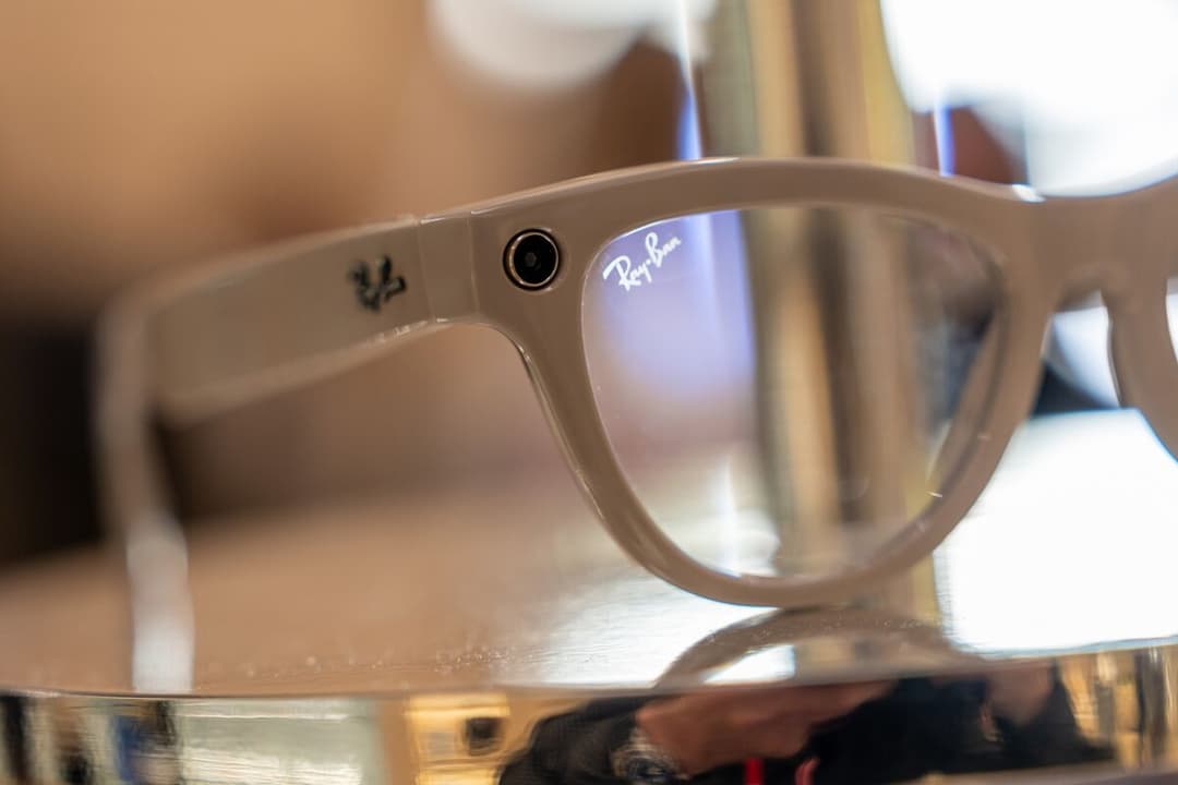 Apple Seeks to Disrupt the Glasses Market the Way It Did With Watches - Bloomberg.com