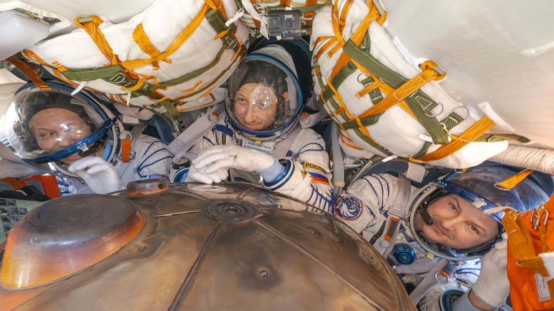 NASA astronaut, 2 cosmonauts return to Earth after 241 days on space station - space.com