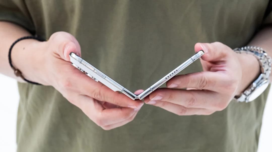 Apple's New iPhone Duo Breaks After 75,000 Folds in Real-Life Test - Gizmodo