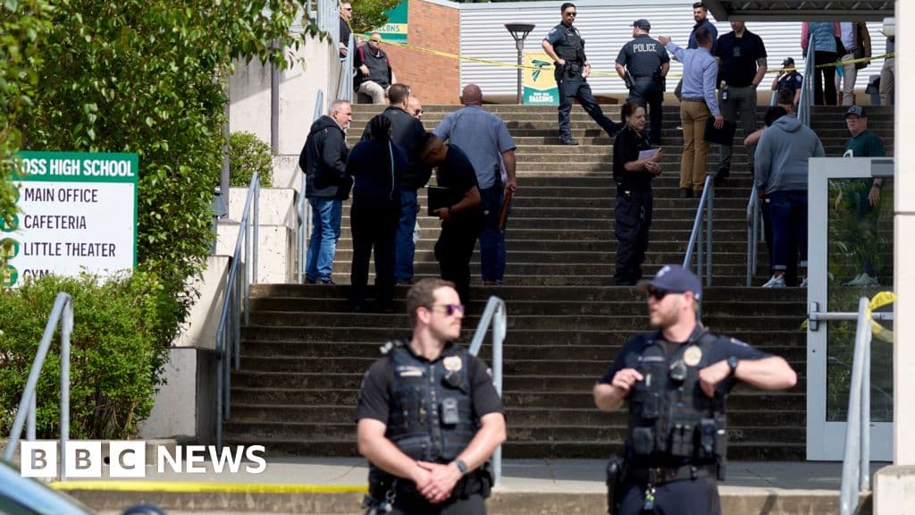 Six injured in Washington state school stabbing - BBC
