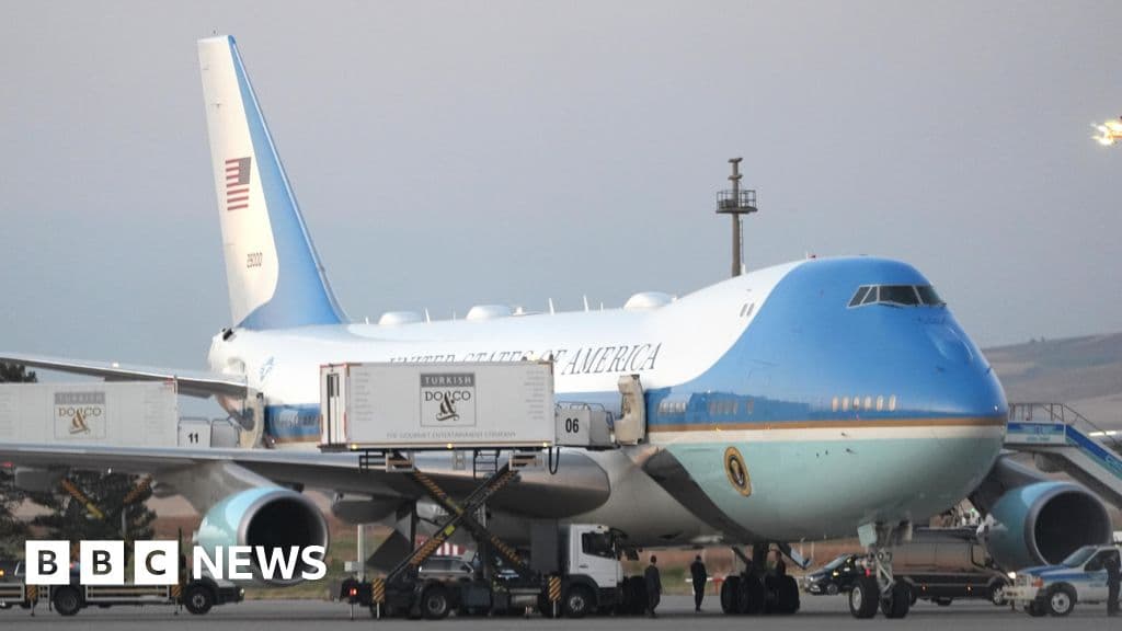 Members of Trump's cabinet remained on decoy plane, after Trump's quiet exit - BBC