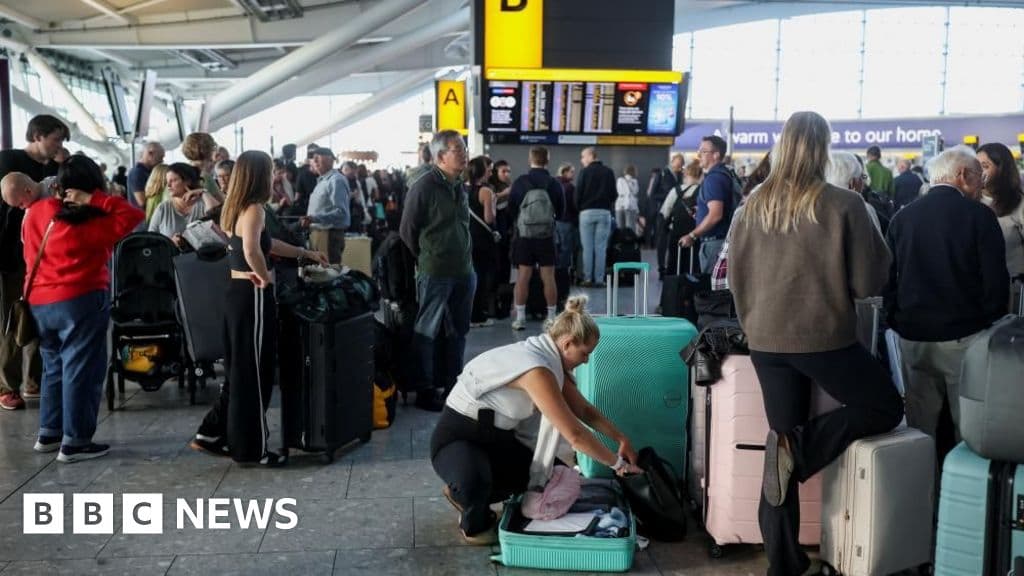 More flight delays expected after hundreds cancelled by air traffic control glitch - BBC