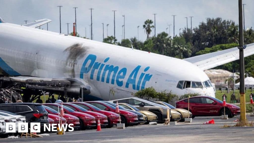 Five killed in Miami plane crash landing were in two vehicles, investigators say - BBC