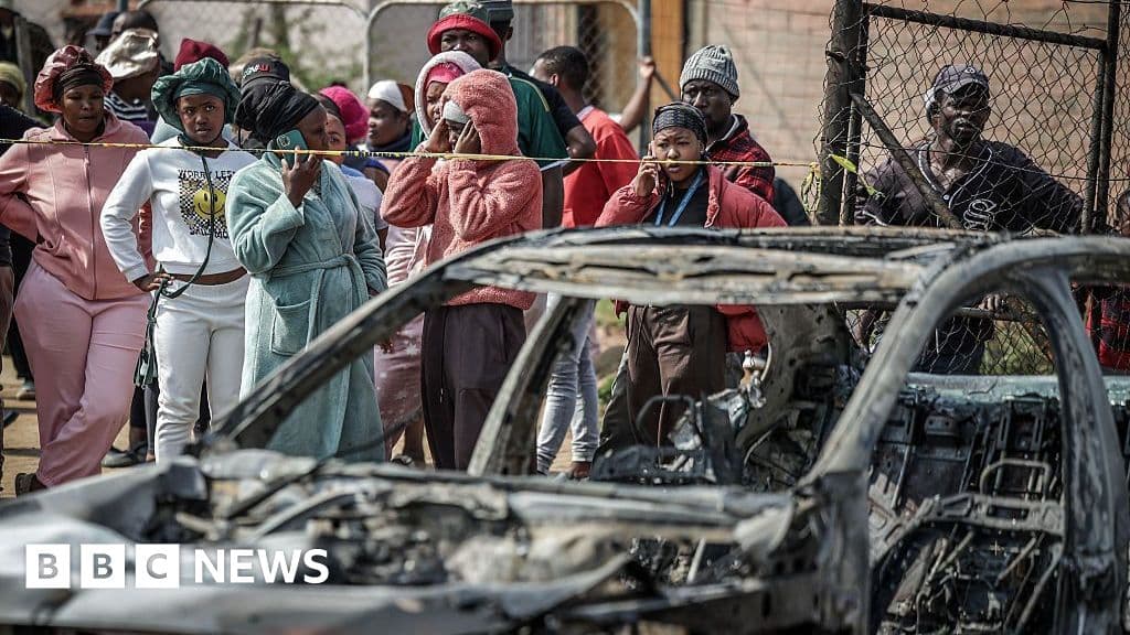 Two mass shootings in South Africa leave 27 dead - bbc.com