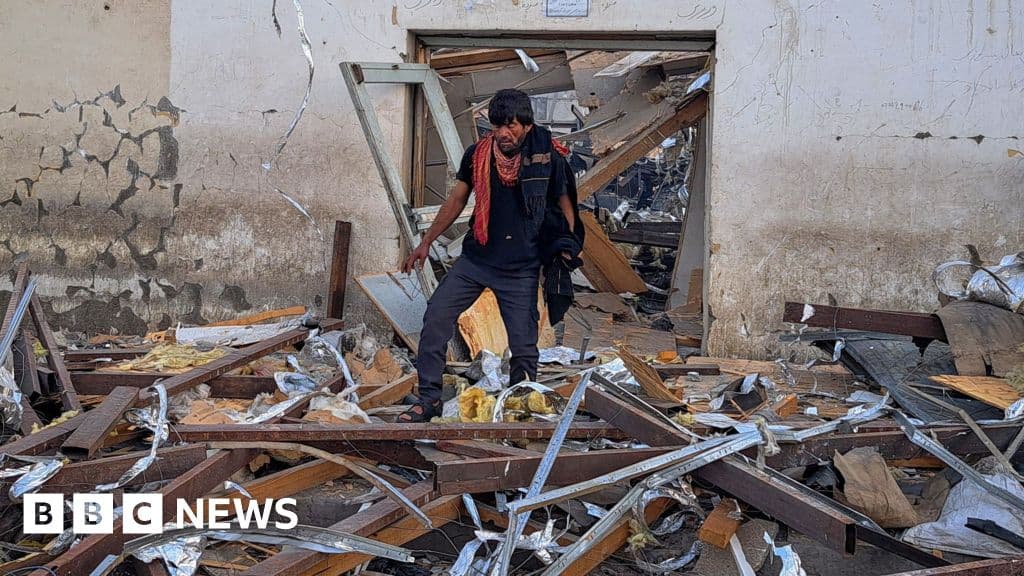 Afghanistan: Pakistan air strike kills at least 100 at Kabul drug rehab centre - BBC