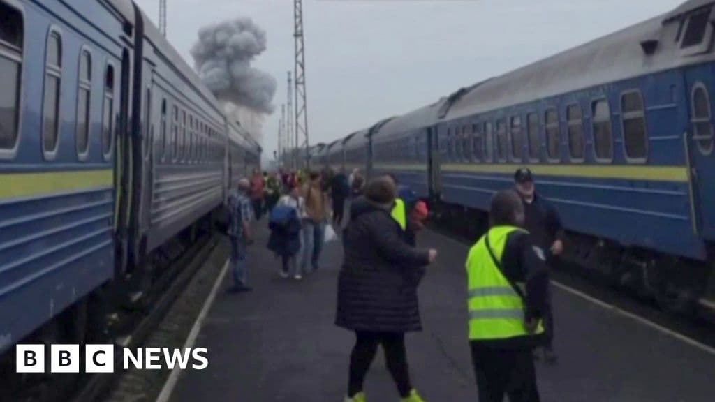 Russia hits Ukrainian train shortly after Boris Johnson and top European officials leave station - BBC