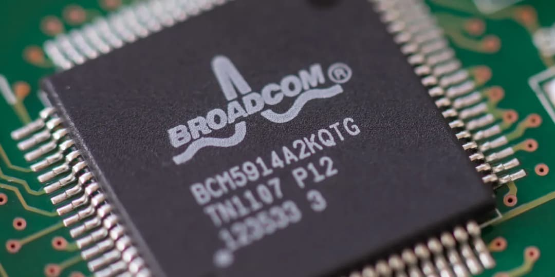 Broadcom’s Outlook Shows Surging AI Chip Sales - Barron's