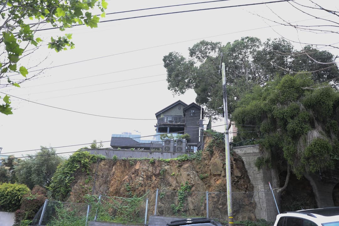 Report: FBI raids Texas home of man suspected of firebombing Sam Altman’s S.F. mansion - San Francisco Chronicle