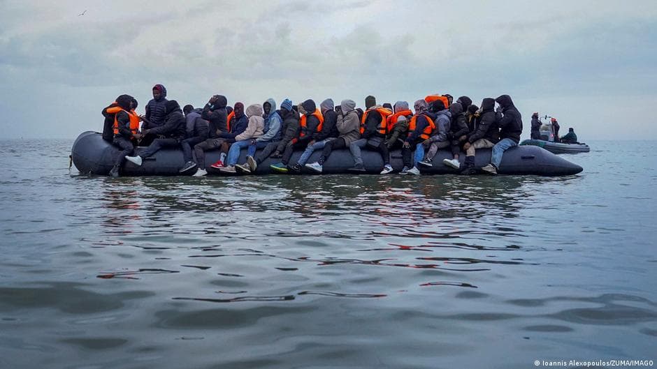 UK, France agree 3‑year deal to curb Channel crossings - dw.com